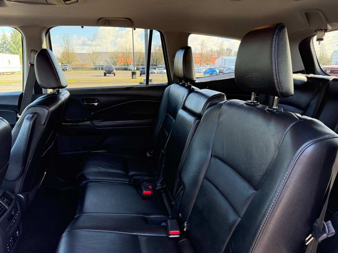 2017 Honda Pilot Touring - Image 31