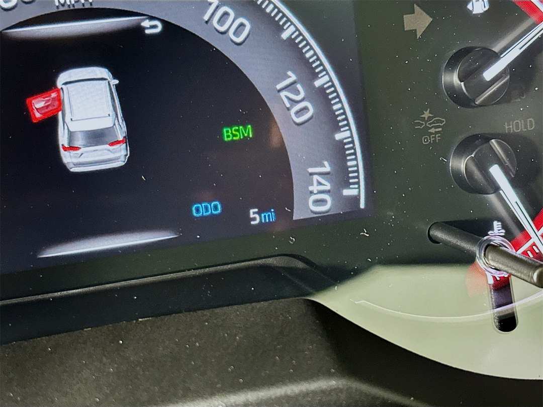 2025 Toyota Rav4 XLE Premium - Image 12