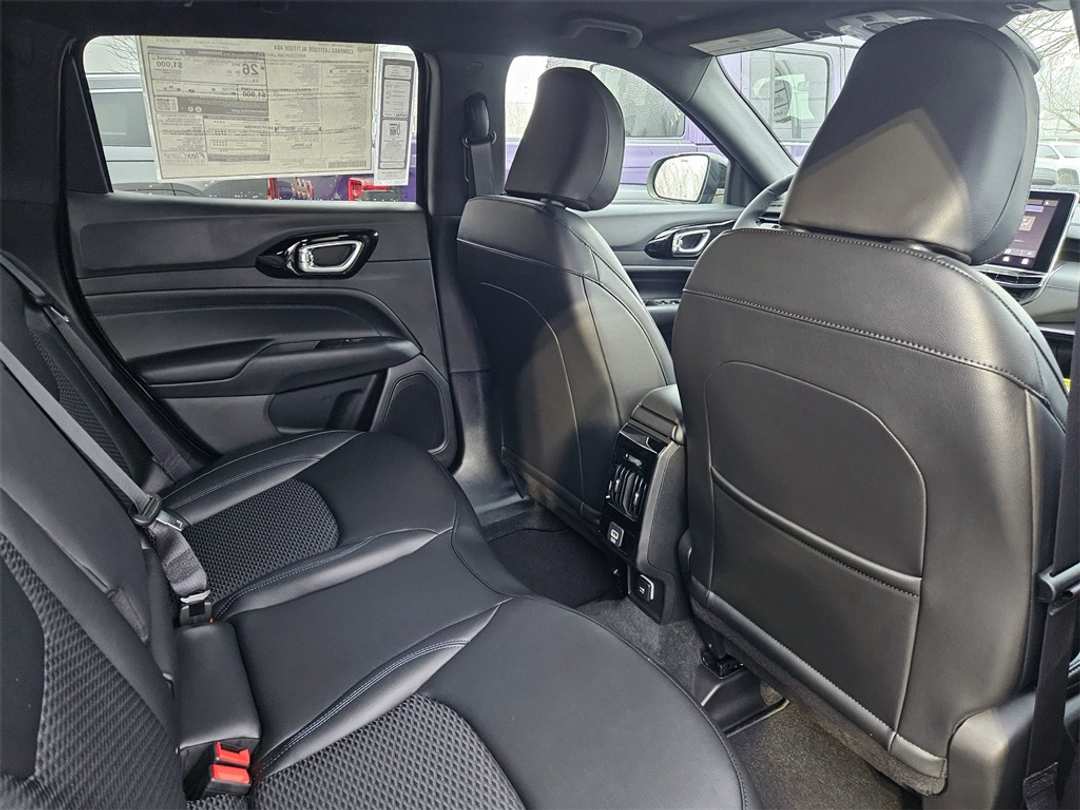 2026 Jeep Compass Latitude - Image 34