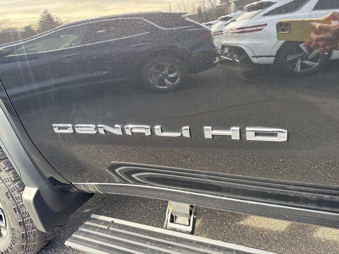 2022 GMC Sierra 2500Hd Denali - Image 13