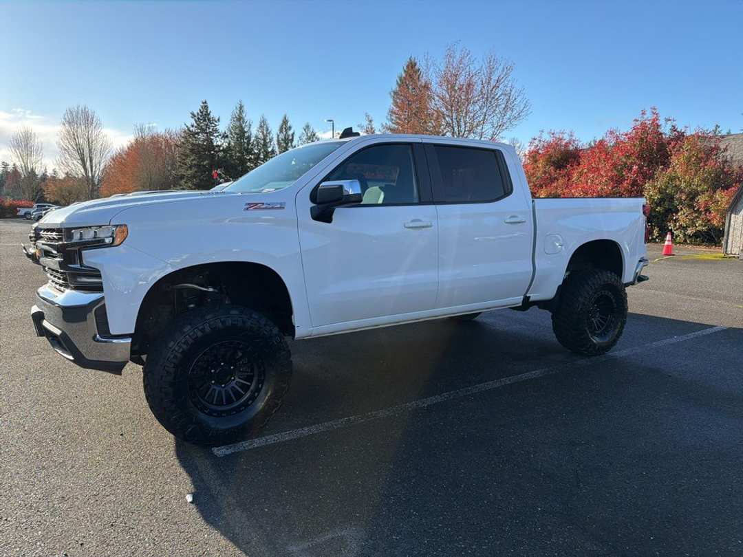 2020 Chevrolet Silverado 1500 LT - Image 2