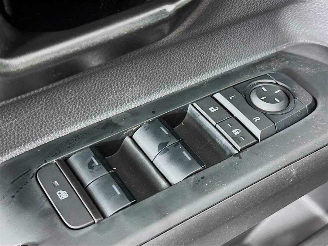 2025 Toyota Tacoma SR5 - Image 17