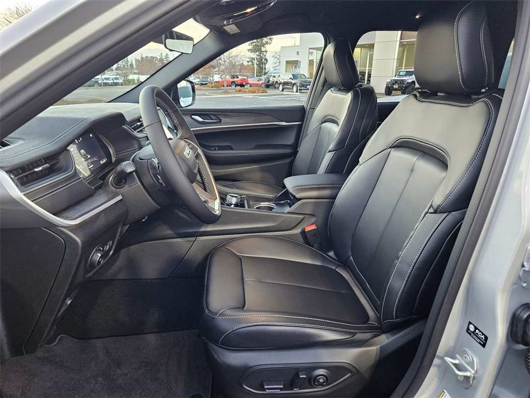 2025 Jeep Grand Cherokee Limited - Image 14