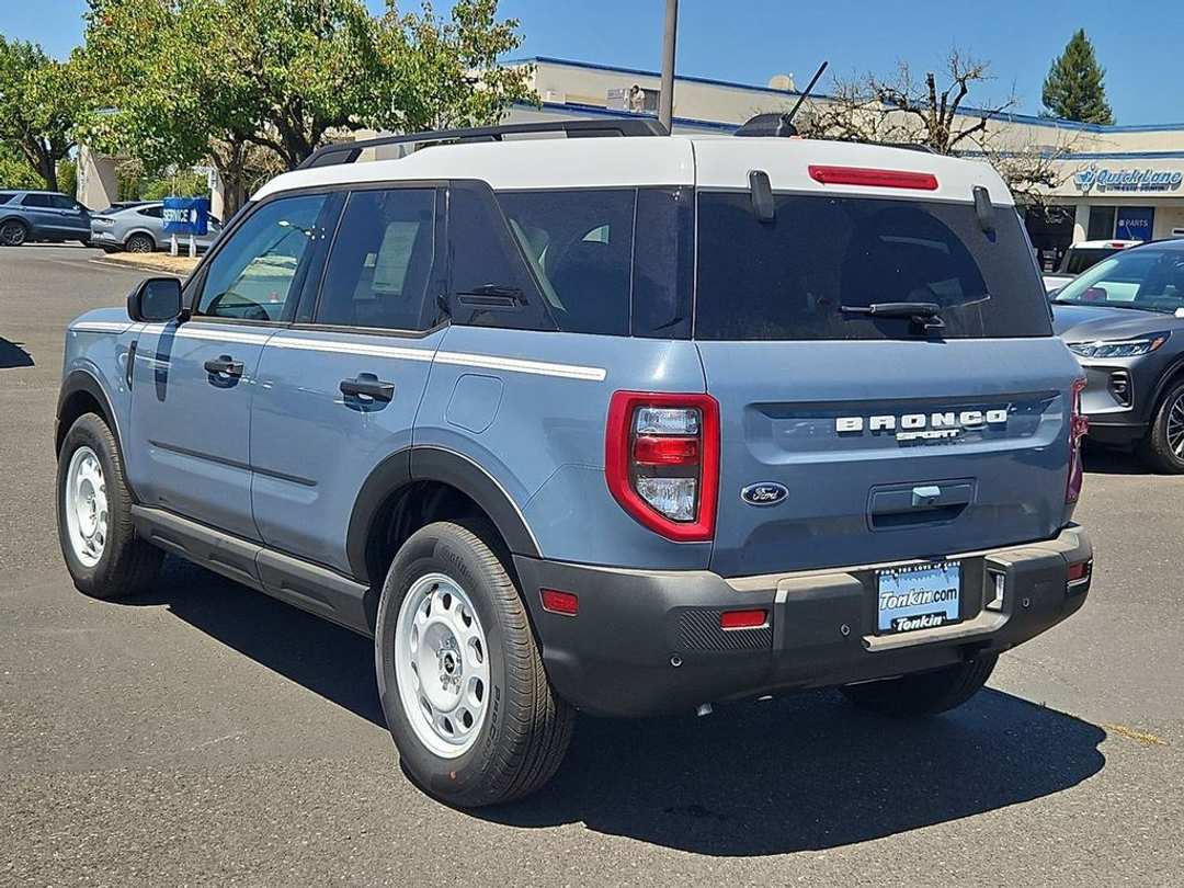 2025 Ford Bronco Sport Heritage - Image 3