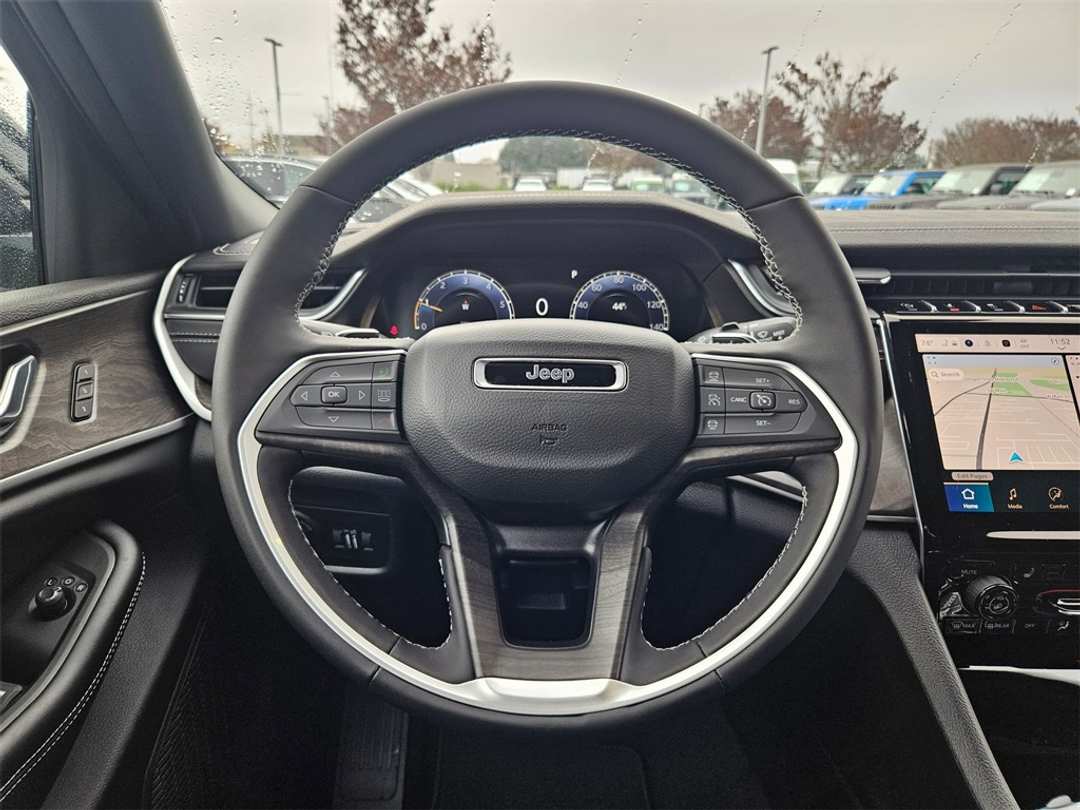 2025 Jeep Grand Cherokee L Limited - Image 15