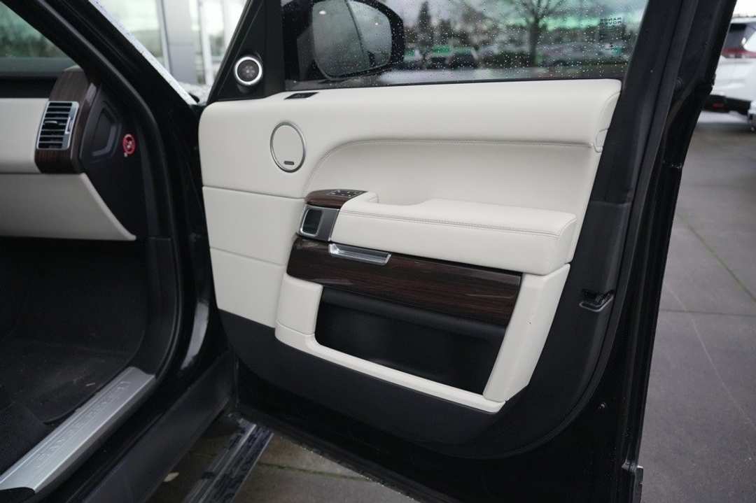 2015 Land Rover Range Rover 5.0L V8 Supercharged - Image 32