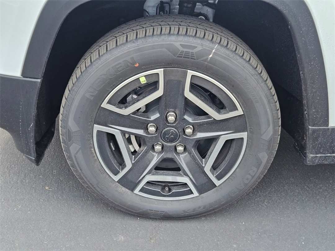 2026 Jeep Cherokee Laredo - Image 41