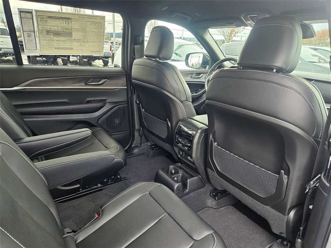 2025 Jeep Grand Cherokee L Limited - Image 37