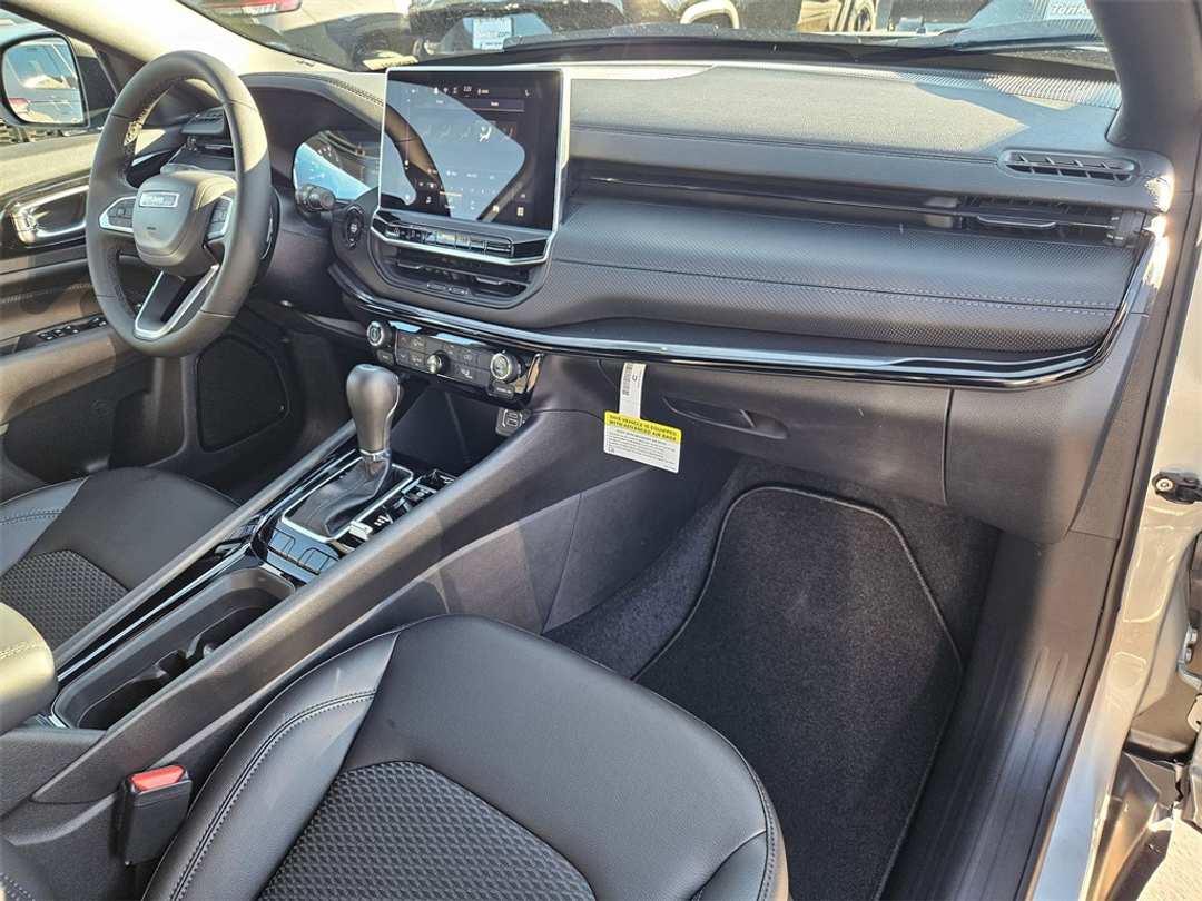 2026 Jeep Compass Latitude - Image 35