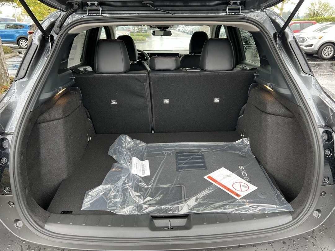 2026 Nissan Kicks SR - Image 9