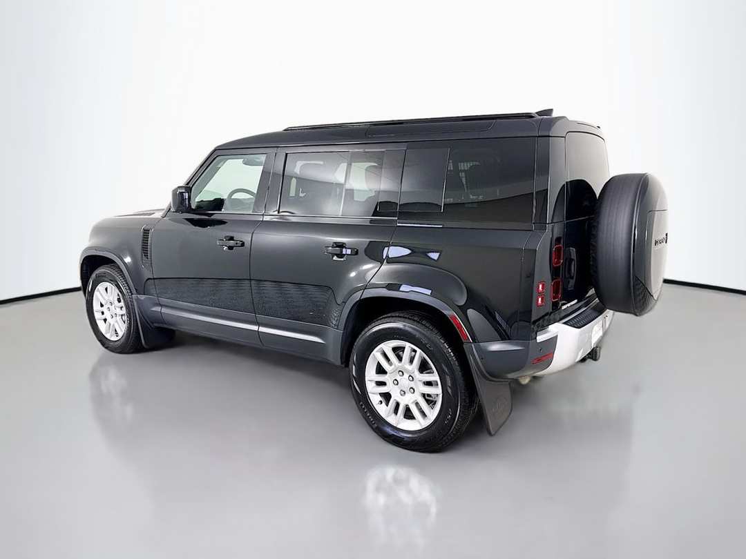 2025 Land Rover Defender 110 S - Image 3