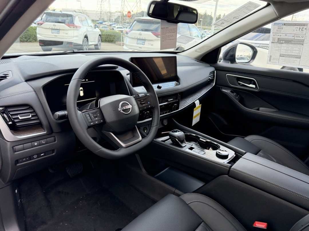 2026 Nissan Rogue Platinum - Image 16