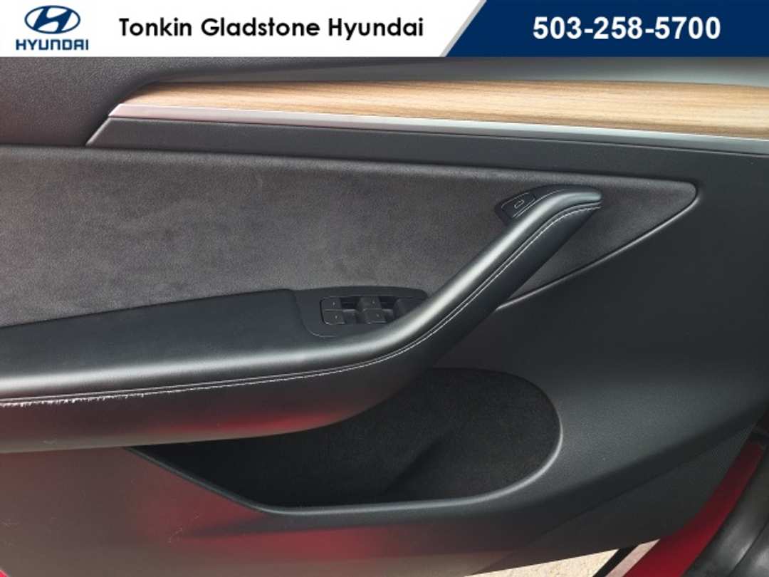 2022 Tesla Model Y Long Range - Image 10