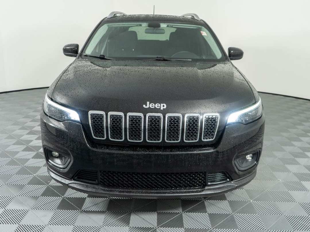 2019 Jeep Cherokee Latitude - Image 2