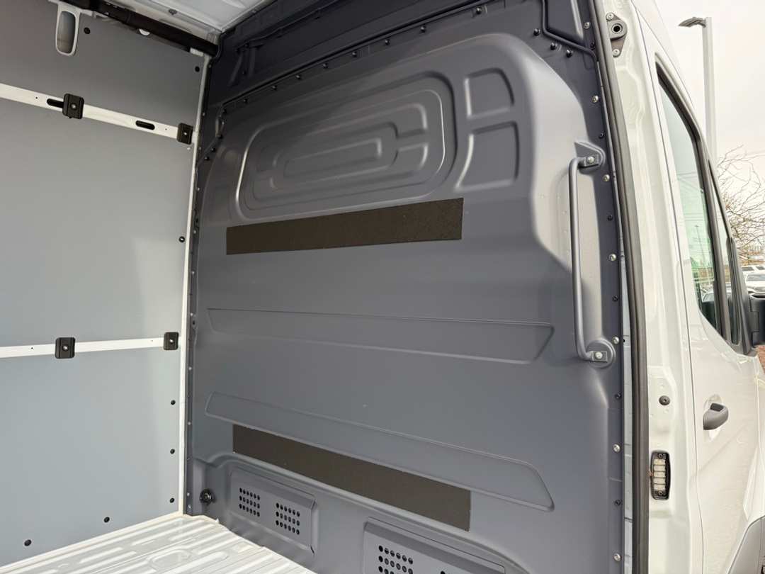 2025 Mercedes-Benz Sprinter 4500 Extended Cargo 170 in. WB - Image 15
