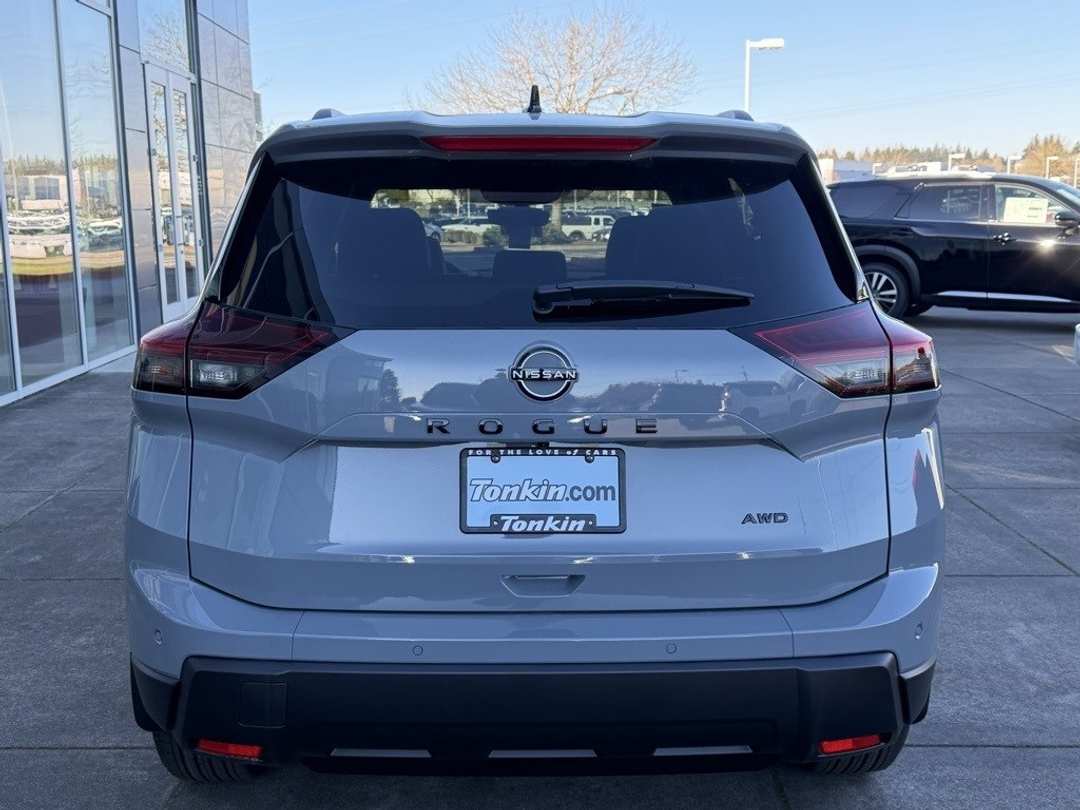 2026 Nissan Rogue Dark Armor - Image 6