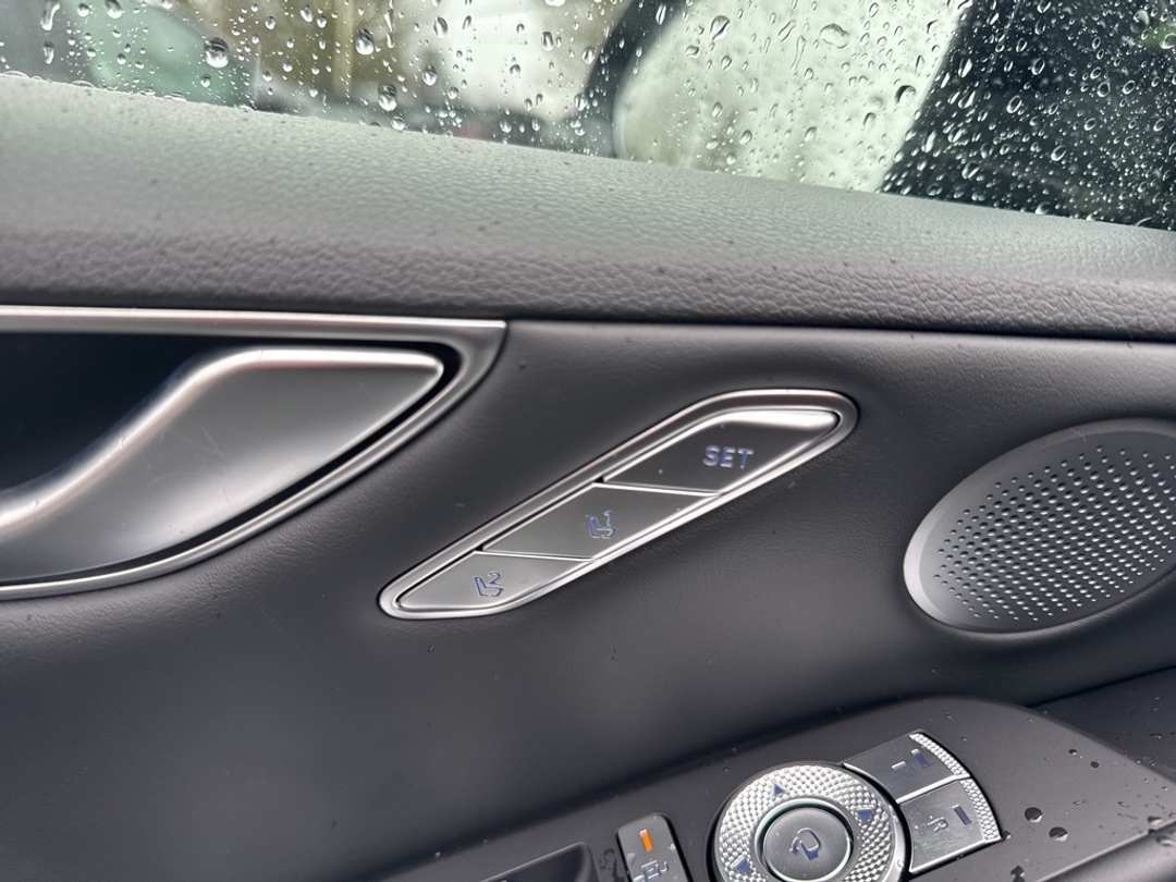 2025 Genesis G80 3.5T - Image 18