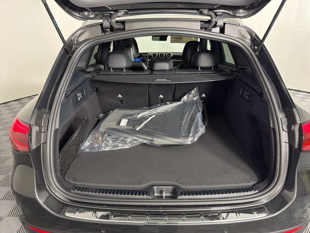 2026 Mercedes-Benz GLC GLC 300 - Image 28