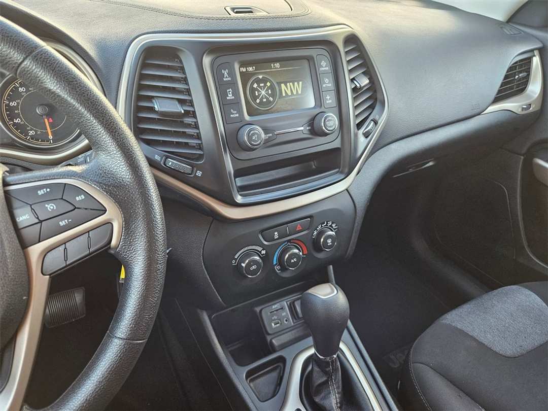 2018 Jeep Cherokee Latitude - Image 19