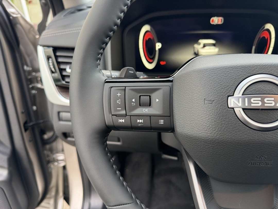 2026 Nissan Rogue Platinum - Image 17