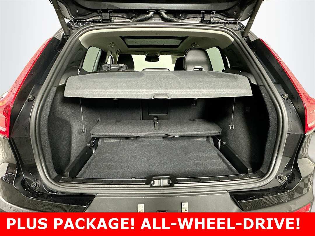 2025 Volvo Xc40 B5 Plus Dark Theme - Image 31