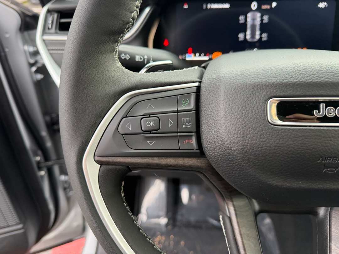 2025 Jeep Grand Cherokee Limited - Image 18