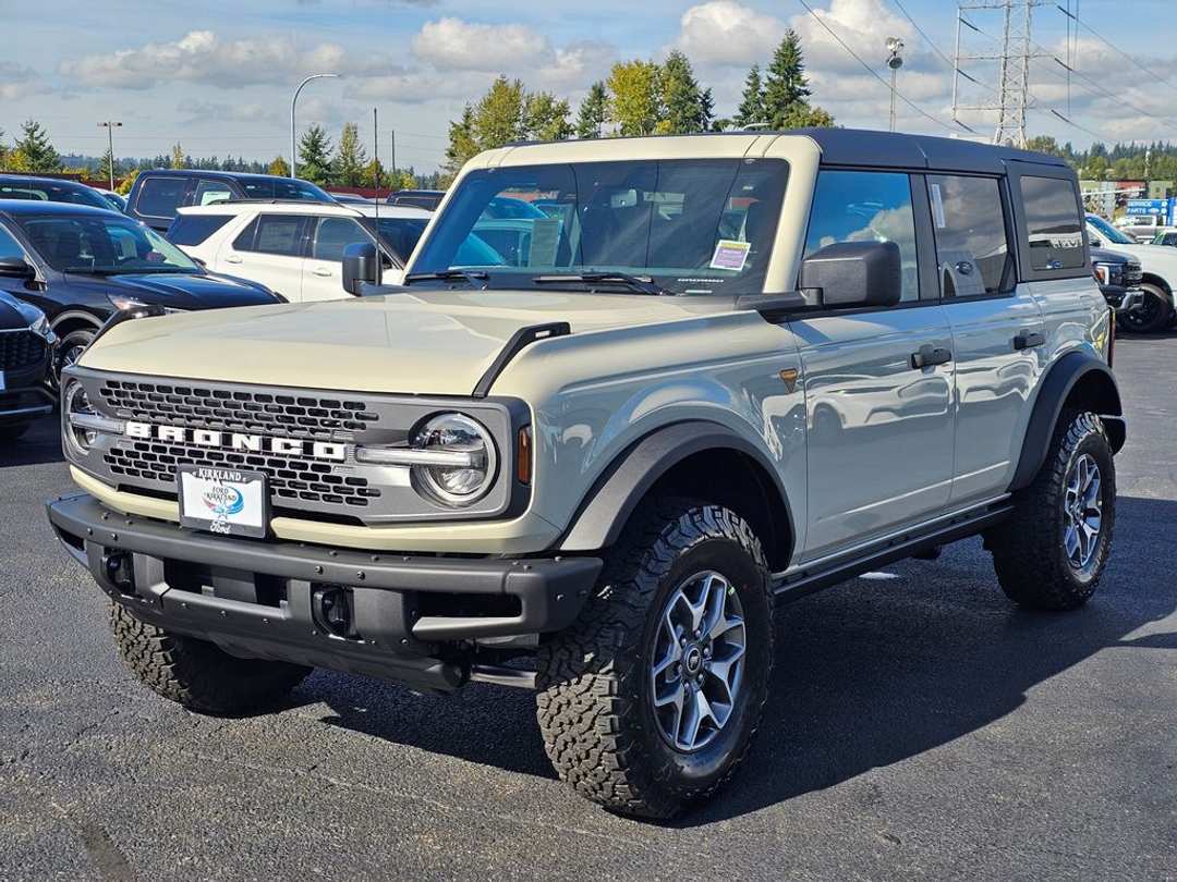2025 Ford Bronco Badlands - Image 3