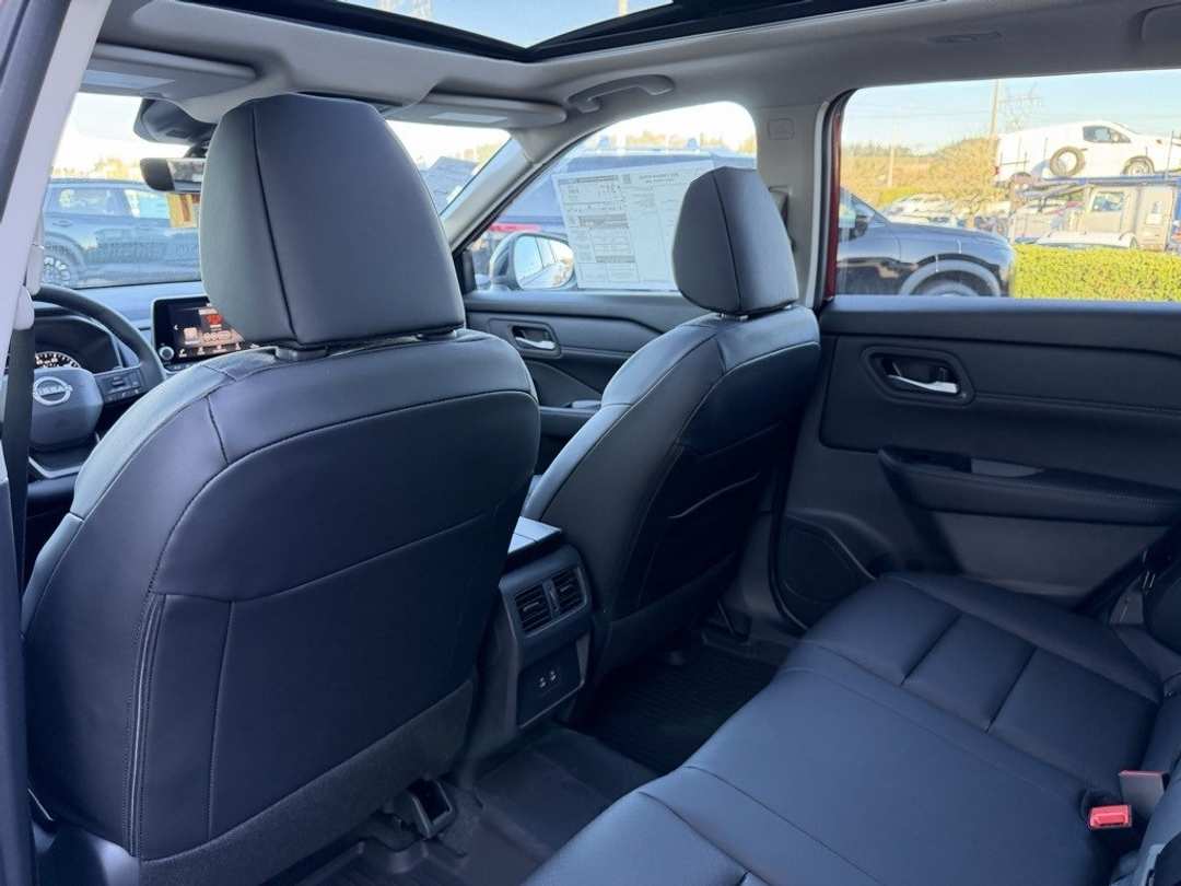 2026 Nissan Rogue Dark Armor - Image 30