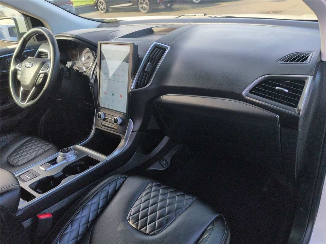 2023 Ford Edge Titanium - Image 32
