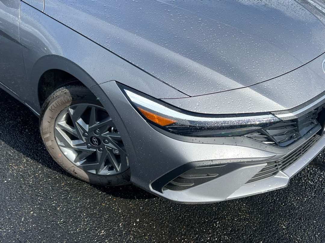 2026 Hyundai Elantra Blue - Image 2