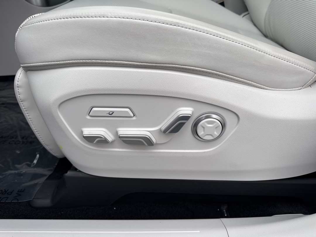 2026 Hyundai Ioniq 9 Performance Limited - Image 19