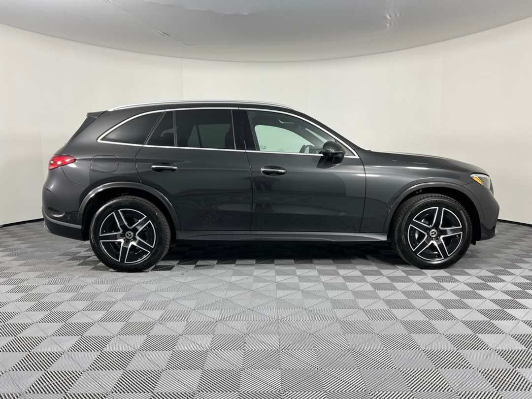 2025 Mercedes-Benz GLC GLC 300 - Image 10