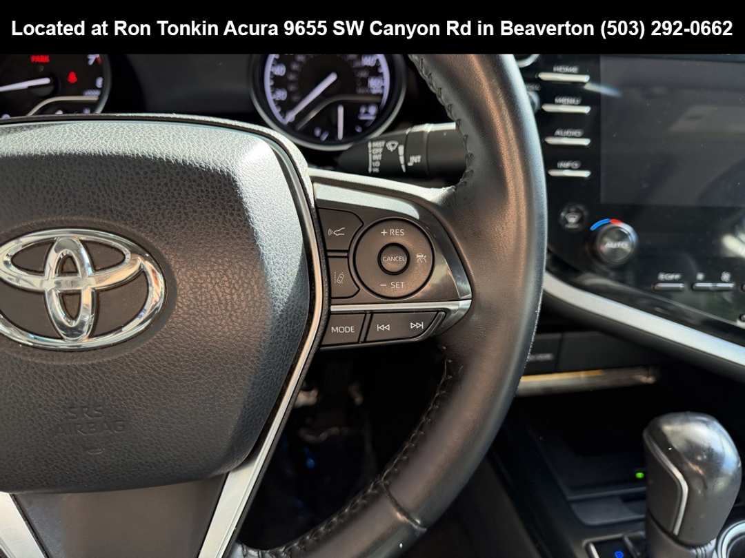 2018 Toyota Camry XLE - Image 17