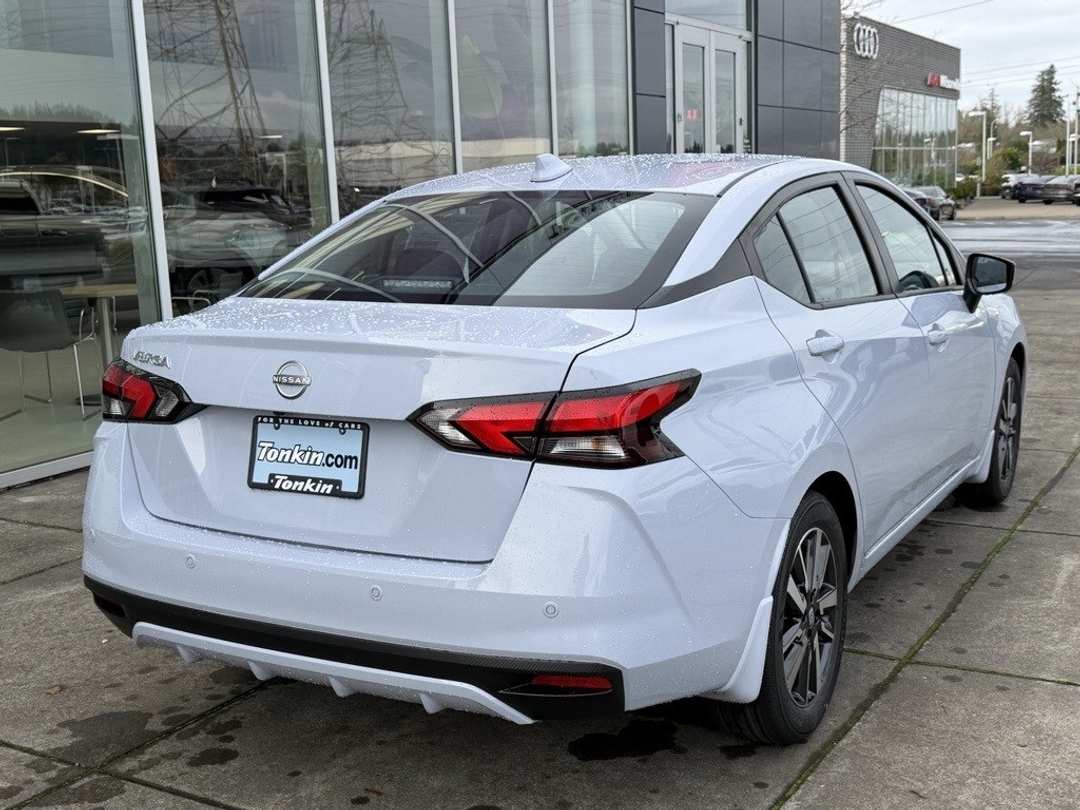 2025 Nissan Versa 1.6 SV - Image 12