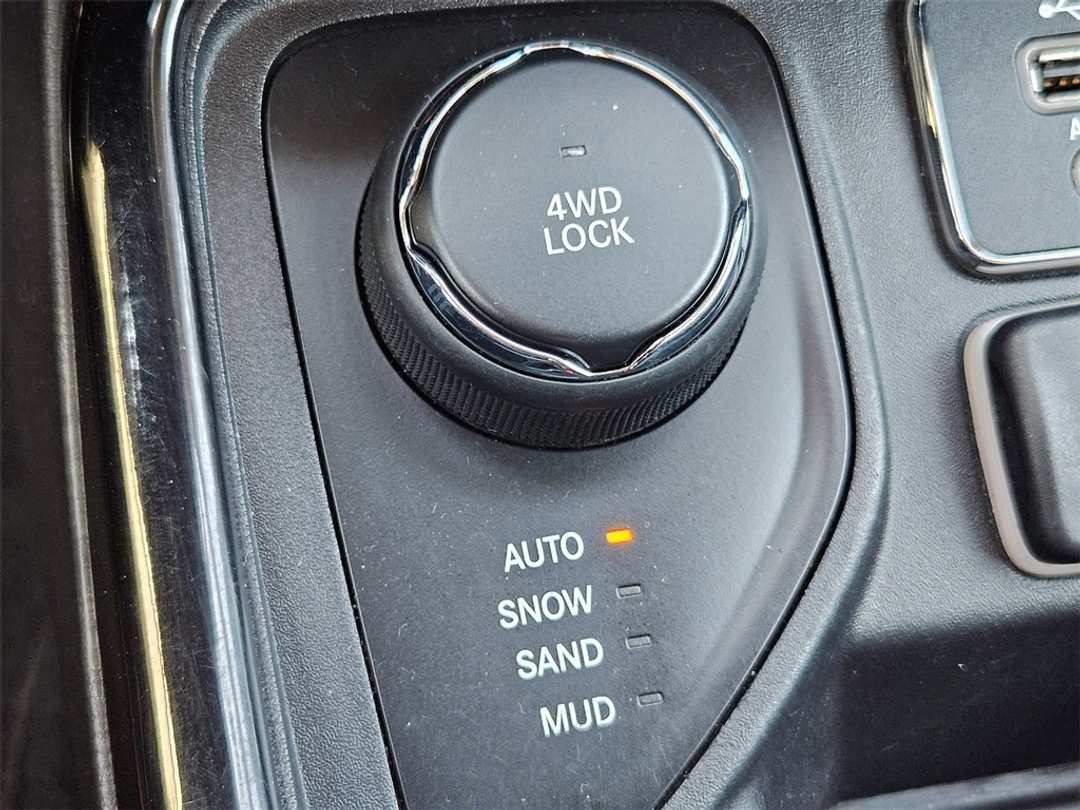 2018 Jeep Compass Limited - Image 25