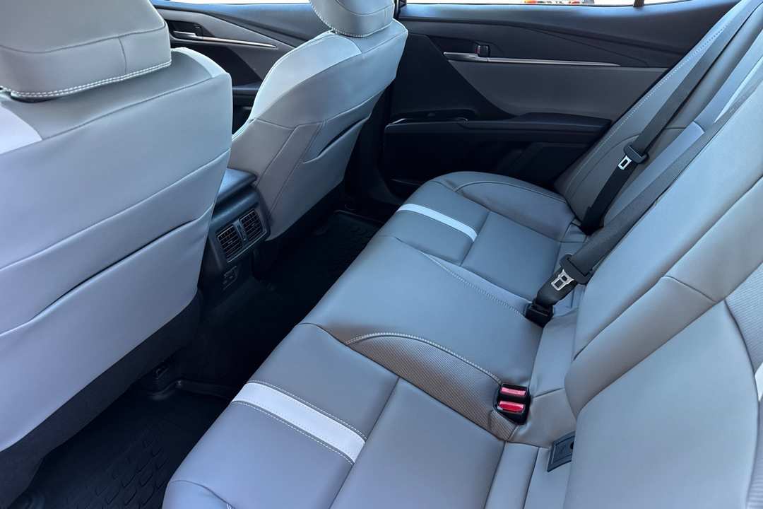 2026 Toyota Camry SE - Image 12