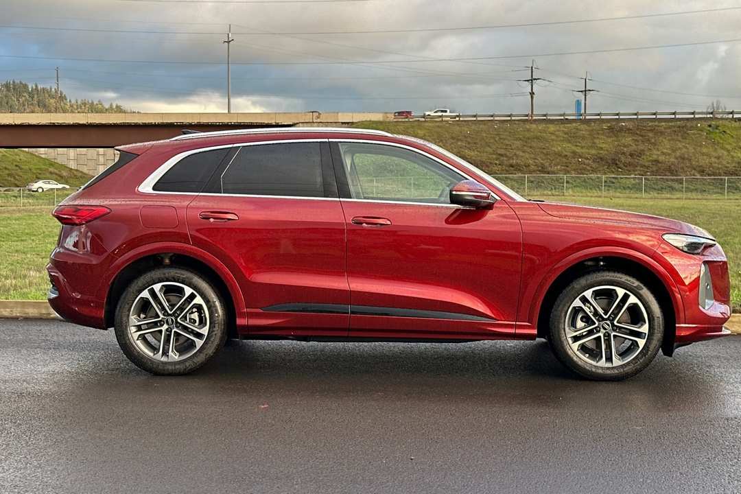 2025 Audi Q5 2.0T Prestige - Image 2
