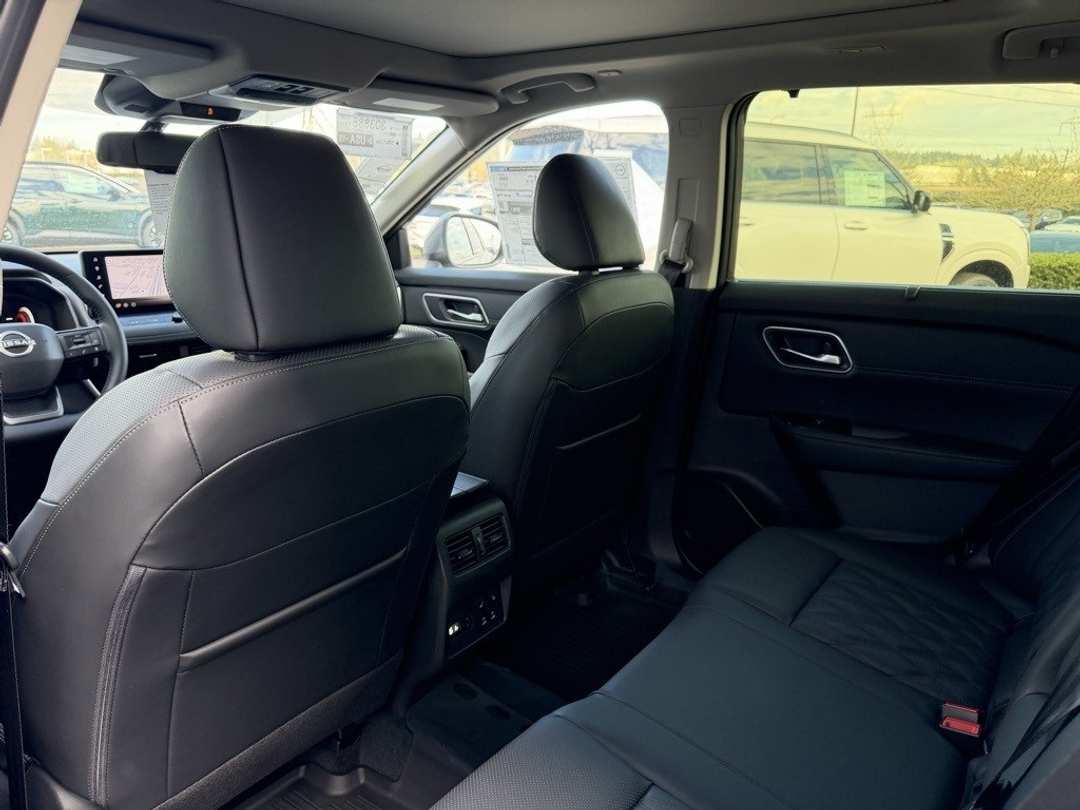 2026 Nissan Rogue Platinum - Image 34