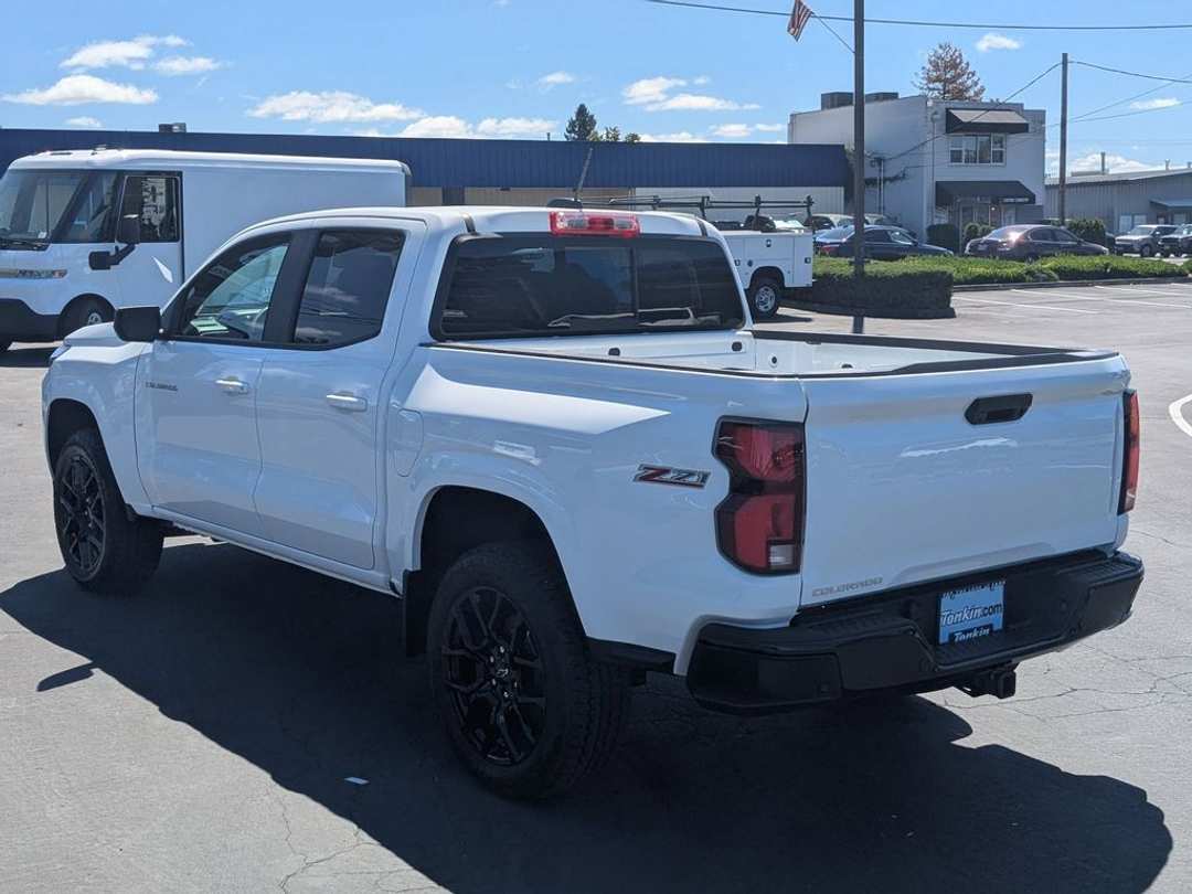 2025 Chevrolet Colorado Z71 - Image 4