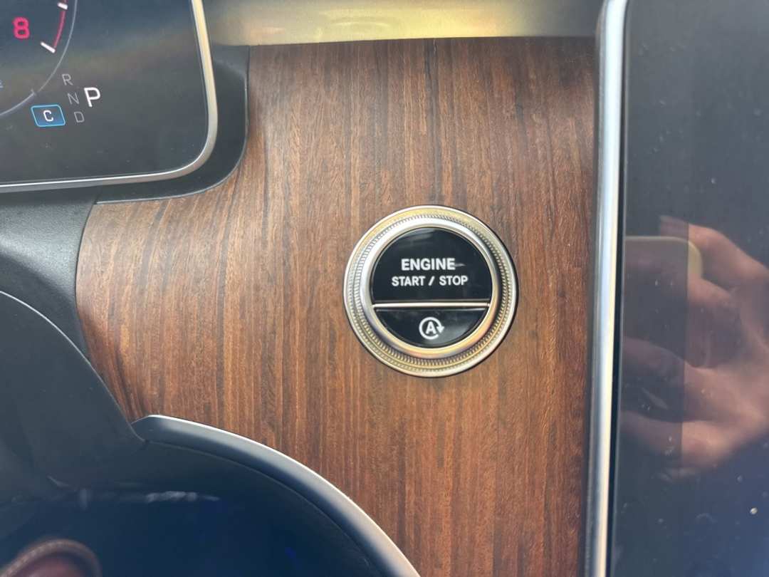 2025 Mercedes-Benz C-Class C 300 - Image 25