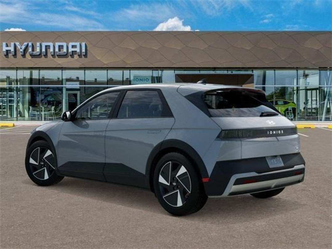2026 Hyundai Ioniq 5 SEL - Image 5