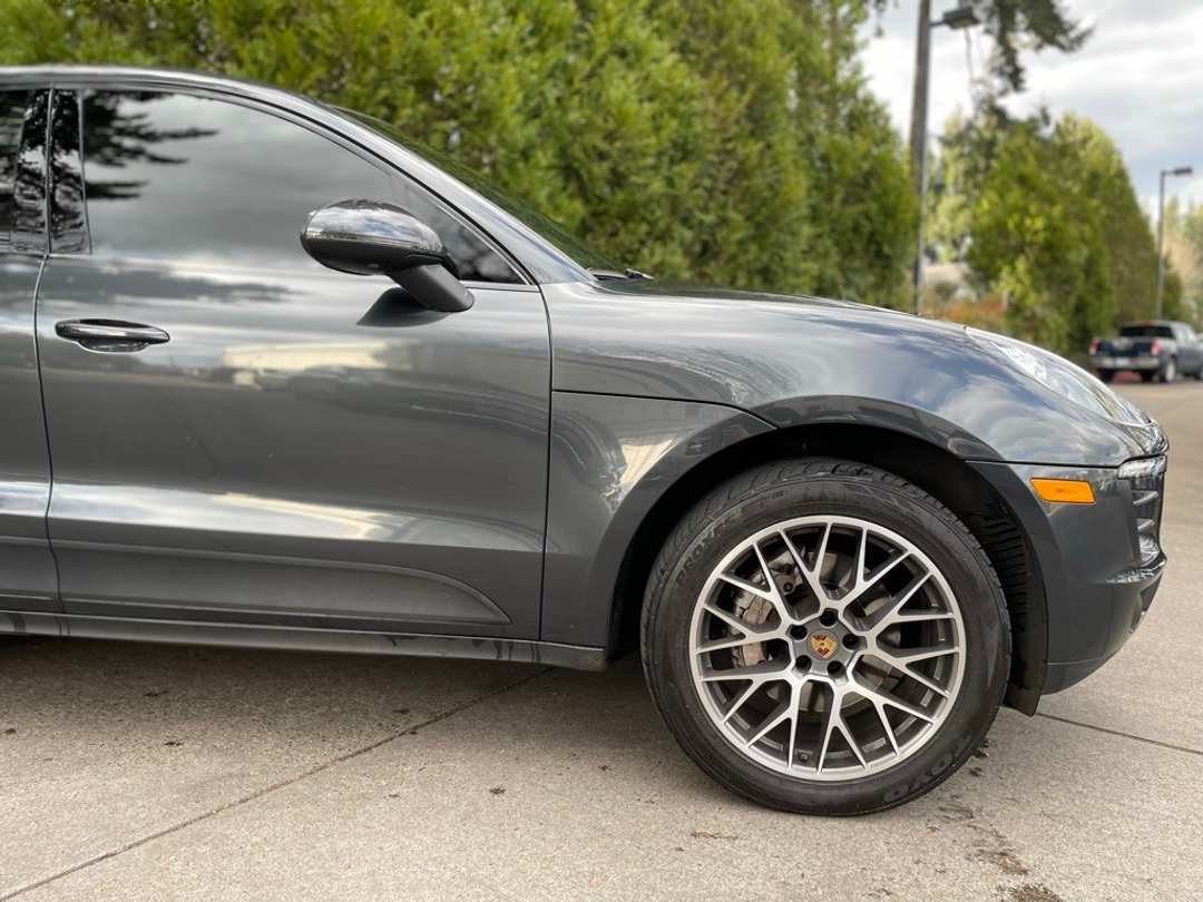 2018 Porsche Macan S - Image 2