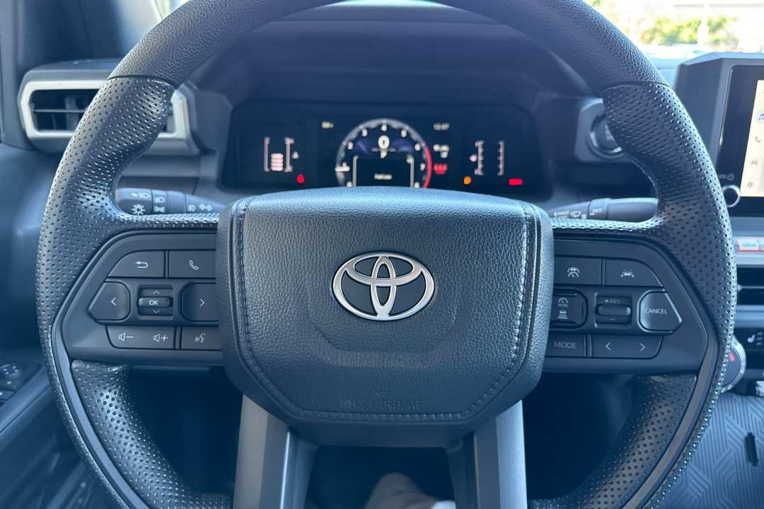 2025 Toyota Tacoma SR5 - Image 22