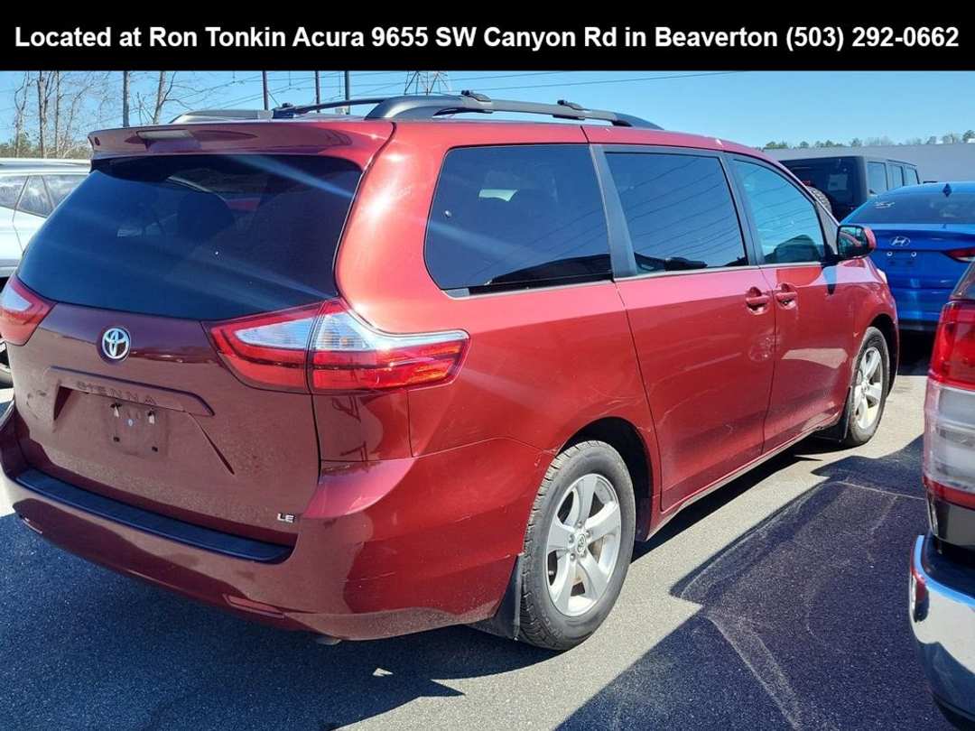 2017 Toyota Sienna LE - Image 3