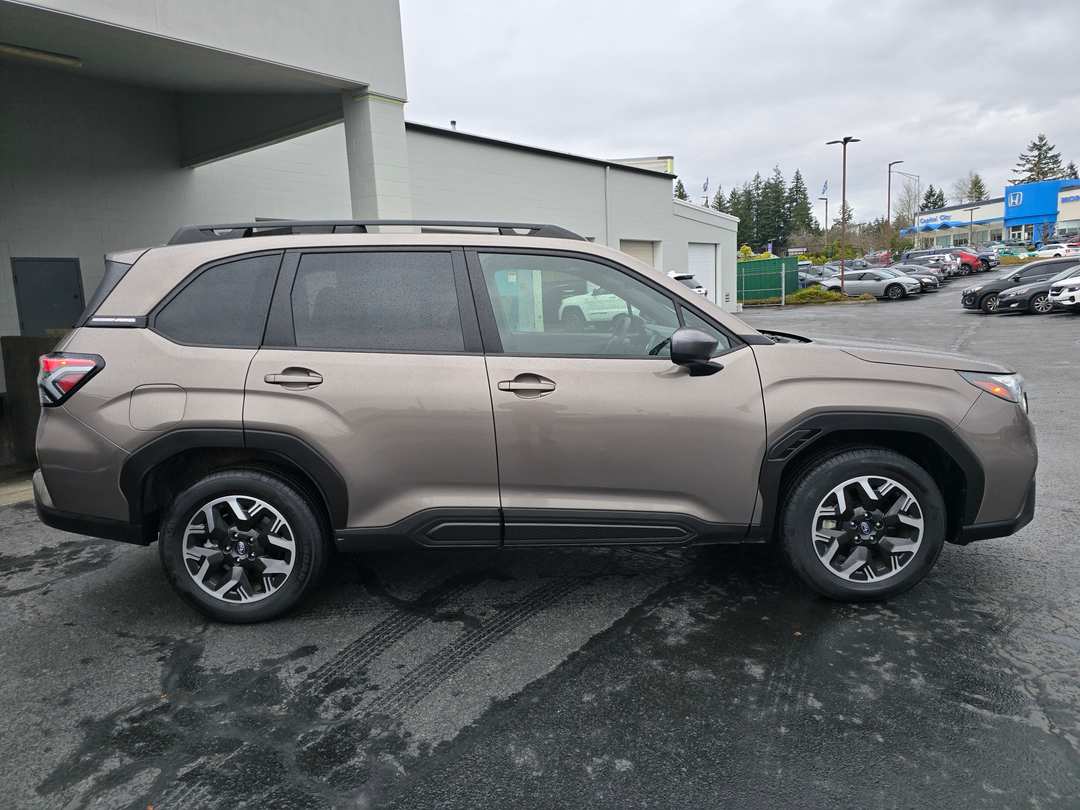 2025 Subaru Forester Premium - Image 3
