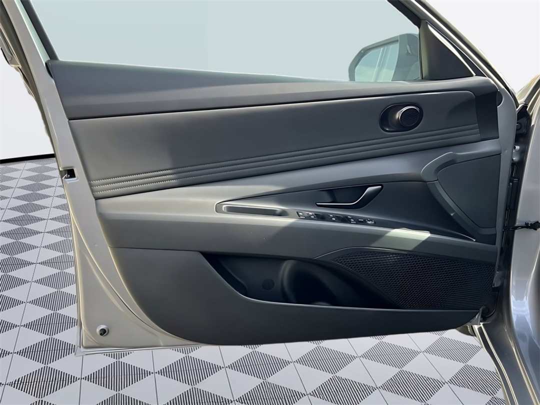 2026 Hyundai Elantra SEL Sport - Image 10