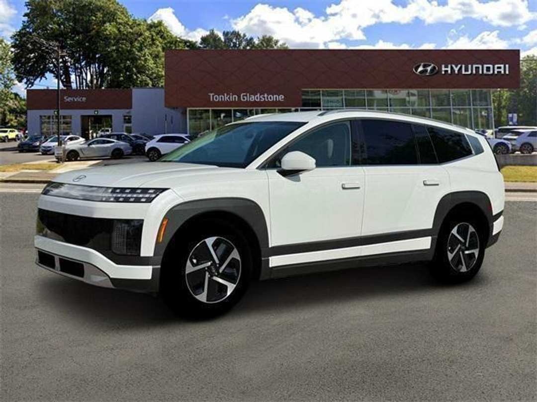 2026 Hyundai Ioniq 9 SE - Image 2