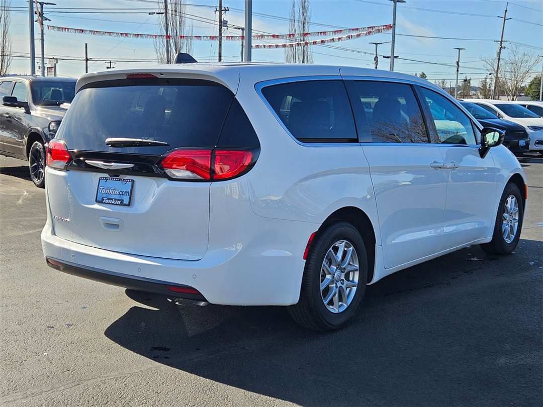 2026 Chrysler Voyager LX - Image 6