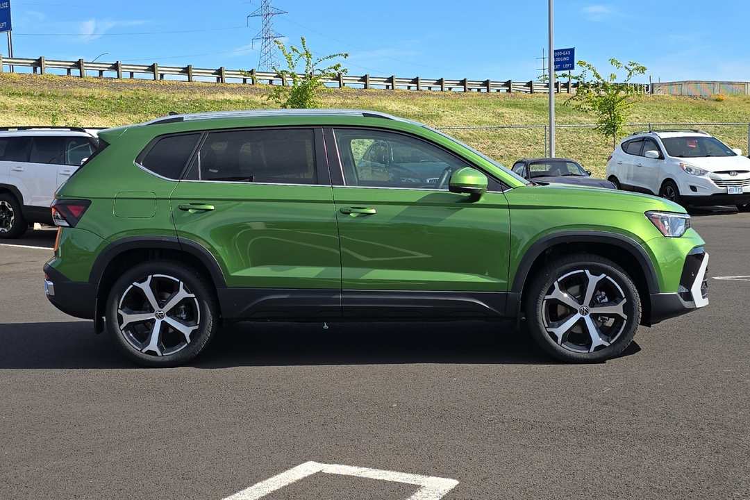 2025 Volkswagen Taos 1.5T SEL - Image 2