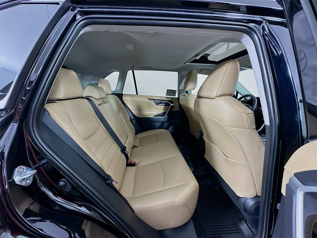 2025 Toyota Rav4 XLE Premium - Image 29